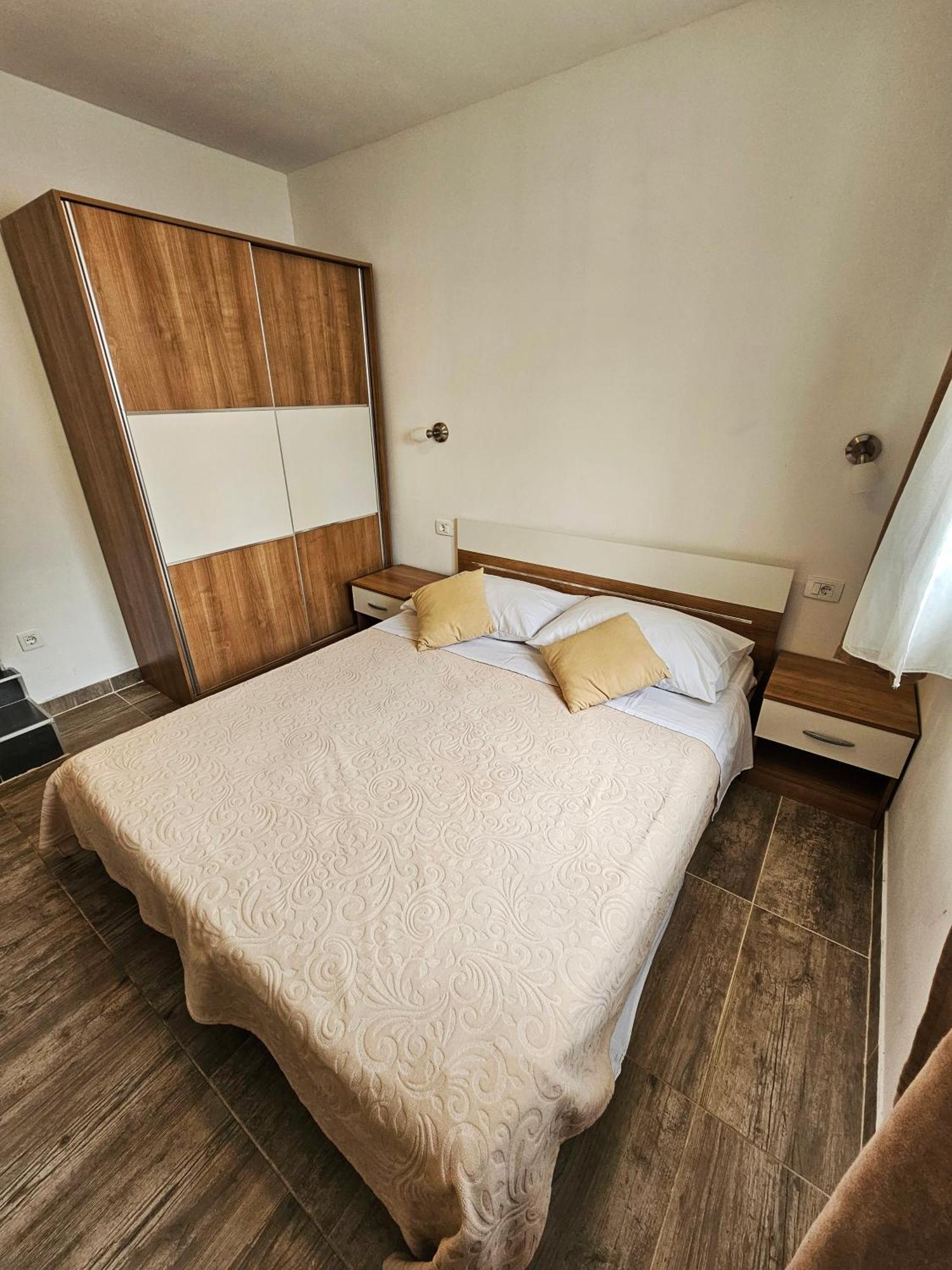 Apartments Plejic Сегет Враница Екстериор снимка