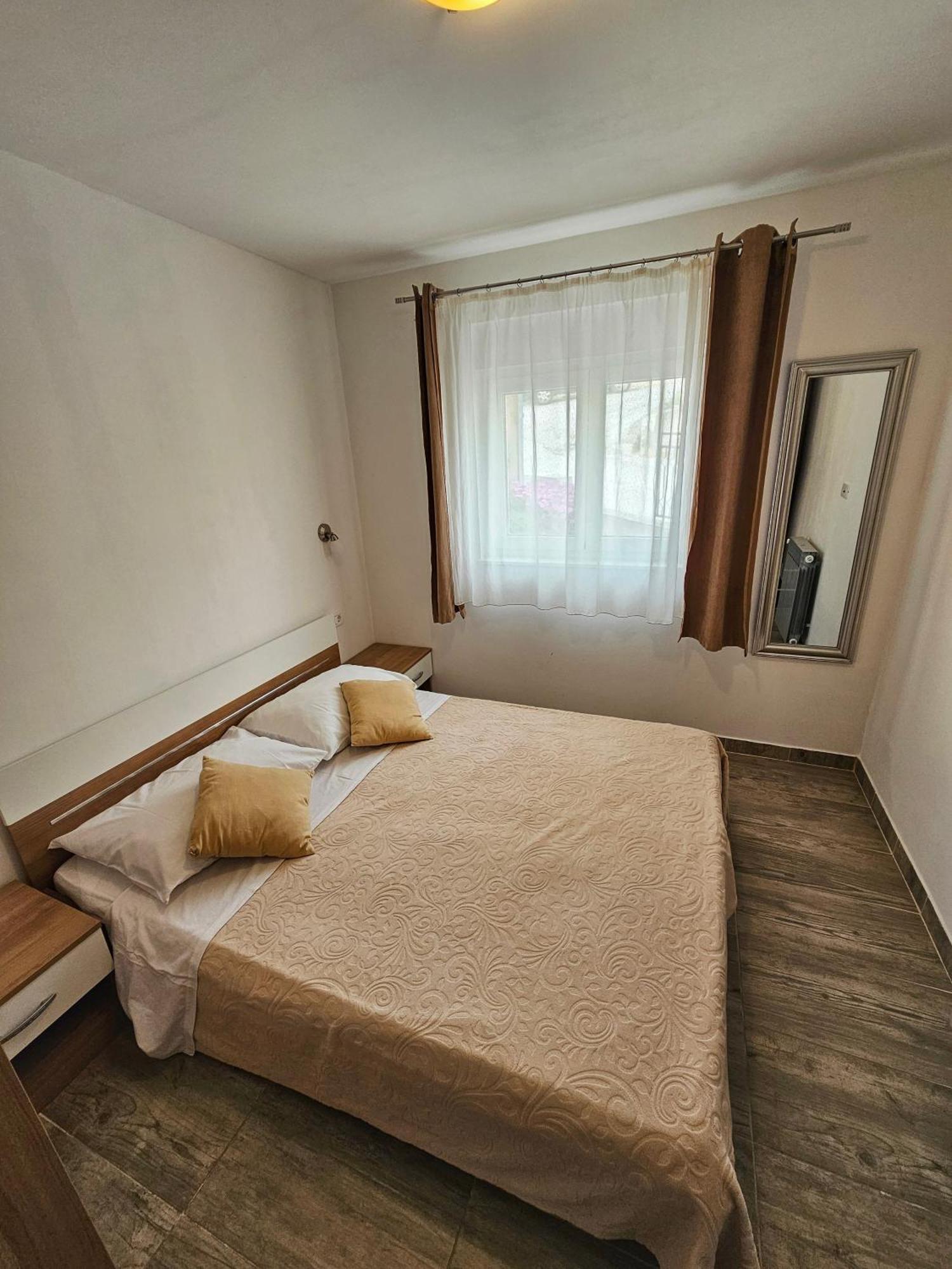 Apartments Plejic Сегет Враница Екстериор снимка
